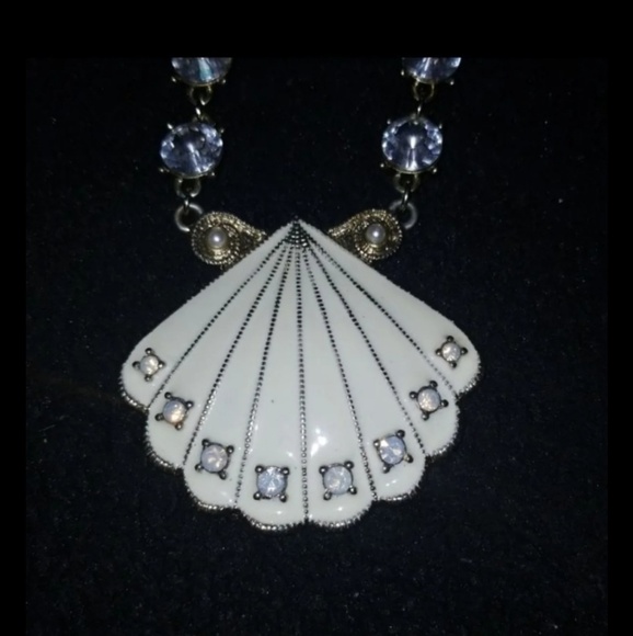 Betsey Johnson Jewelry - ⭕5 for25 ⭕Betsy Johnson clam necklace